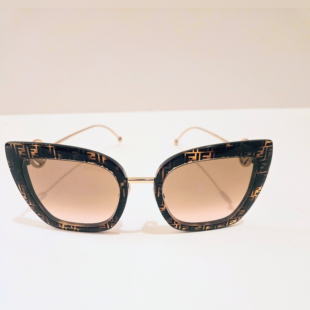Fendi Logo Butterfly Sunglasses